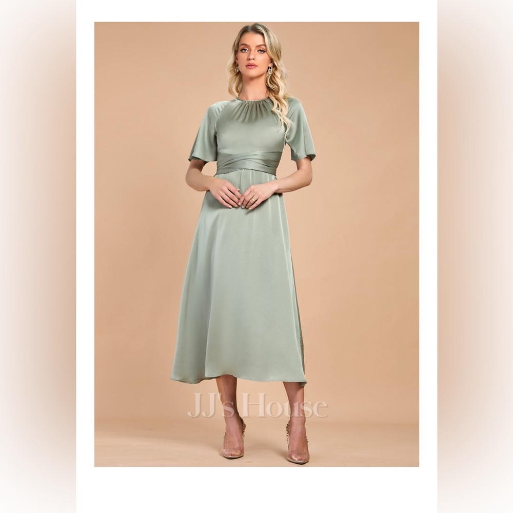 JJS house brand NEW never worn beautiful green midi dress